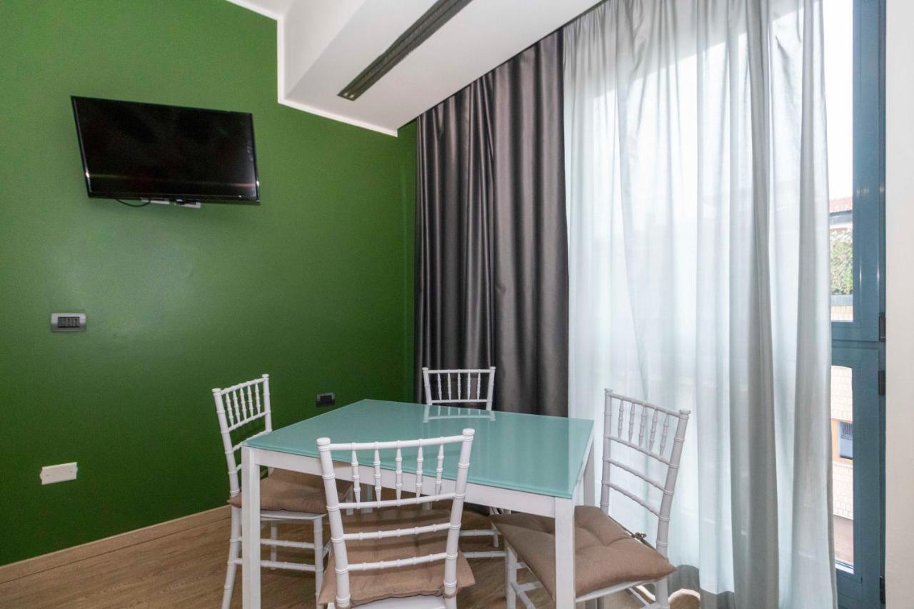 Enjoy Room- Appartamento Con Parcheggio Gratuito E Colazione Deliziosa ! トリノ エクステリア 写真